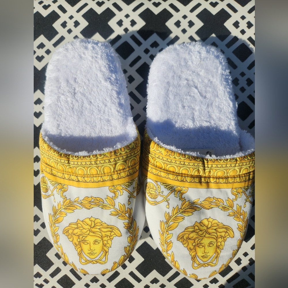 Versace White and Gold Medusa Slippers NWOT SIZE S, 7.5 & Under - Picture 4 of 6